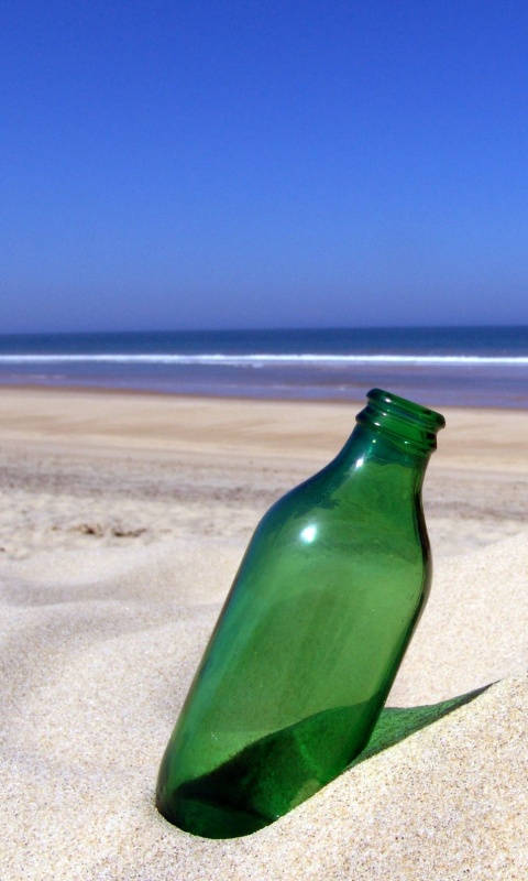 Бутылка на пляже обои