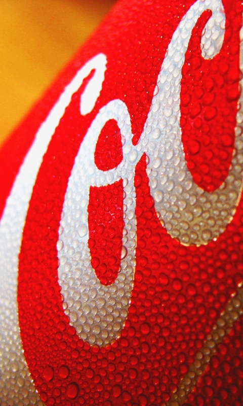 Запотевшая банка Кока-Колы обои