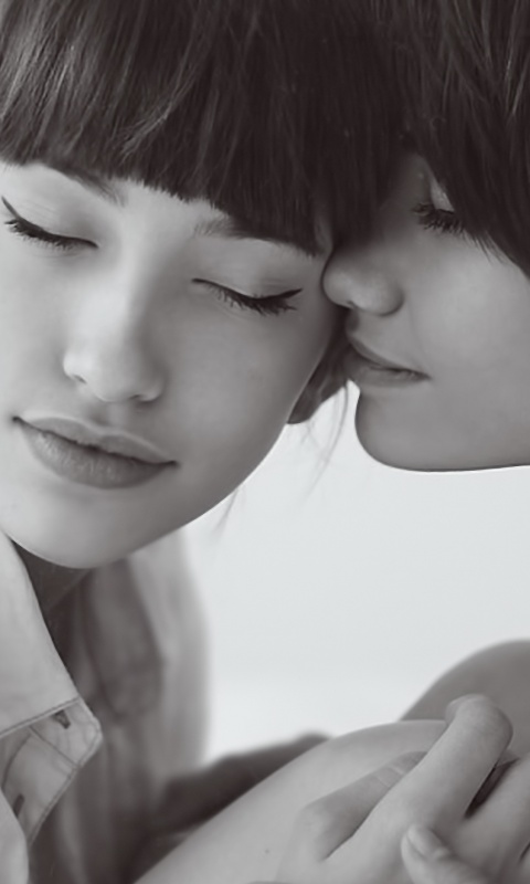 Две очень красивые девушки обои