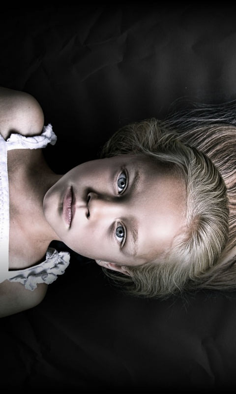 Маленькая девочка обои