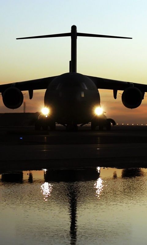 Самолет на взлетной полосе обои