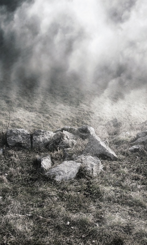 Камни под туманом обои