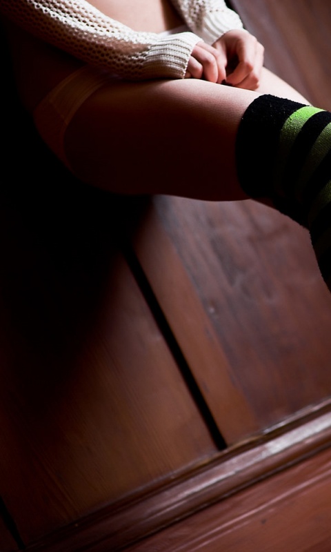 Ножки в полосатых чулках обои