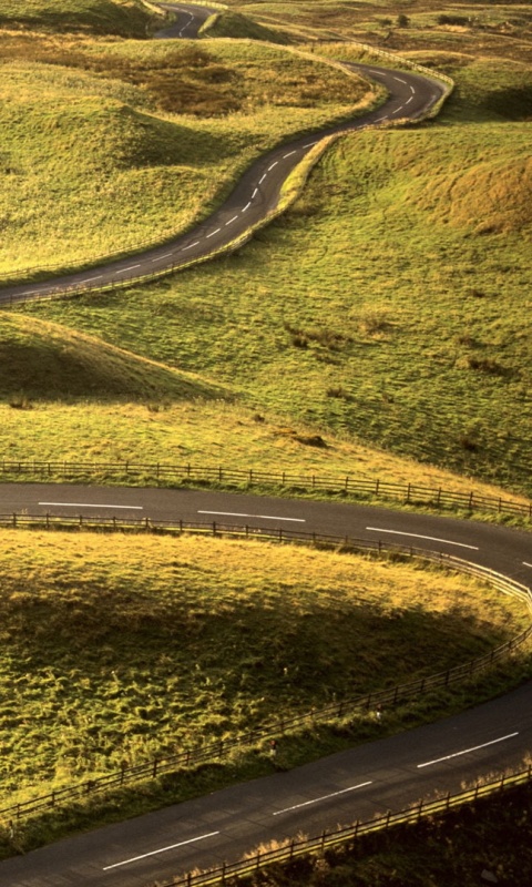 Дорога петляет меж холмов обои