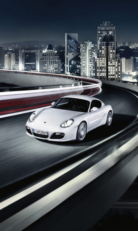 Черный и белый Porsche на автомагистрале. обои