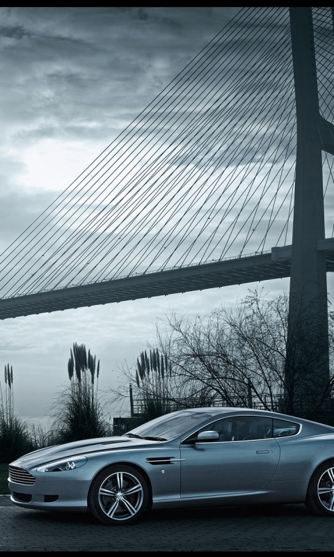 Aston Martin на фоне моста обои