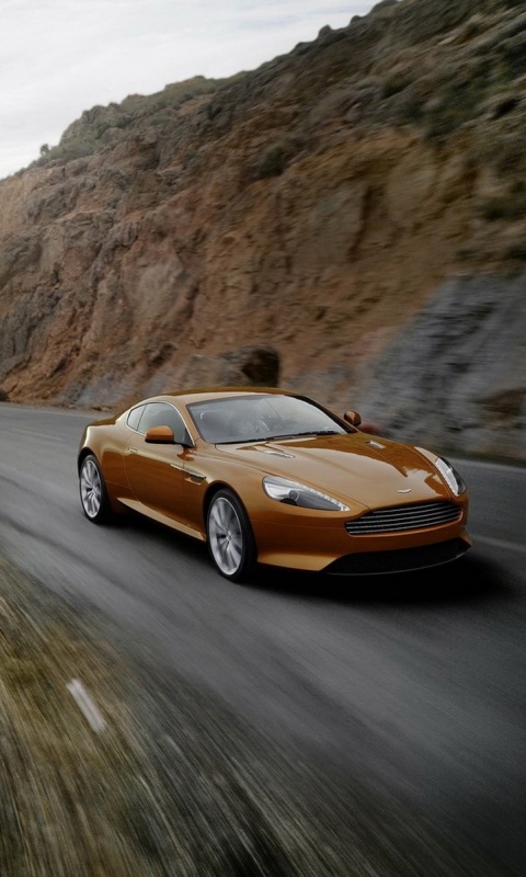 Aston Martin в горах обои