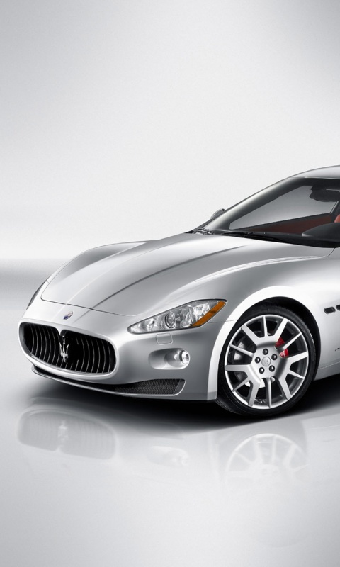 Грандтуризмо на белом фоне обои