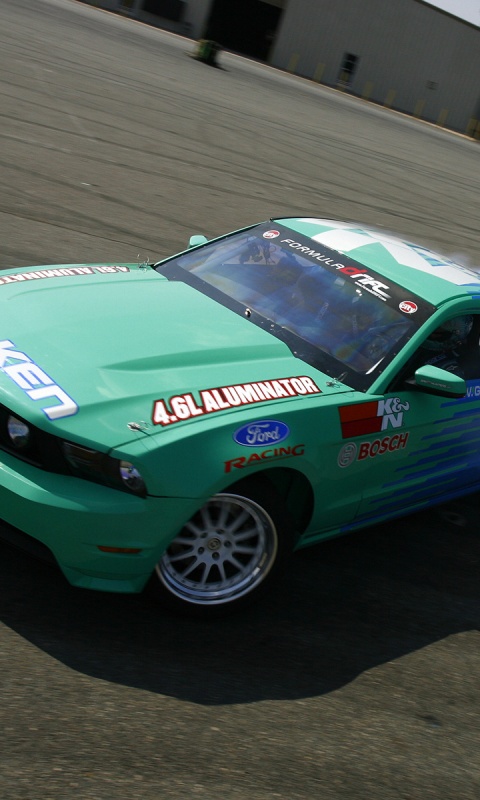 Мустанг дрифтует обои