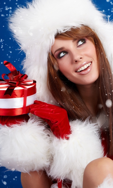 Девушка с новогодним подарком обои