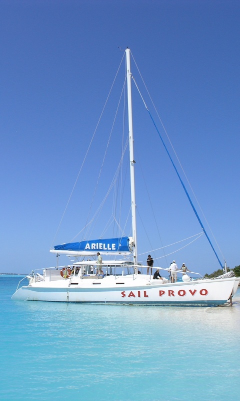 Яхта в голубой лагуне обои