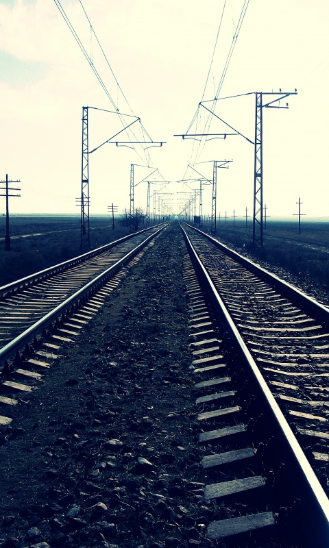 Железная дорога уходит вдаль обои