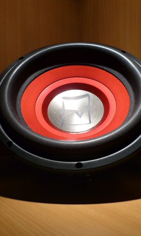 Сабвуфер в углу обои