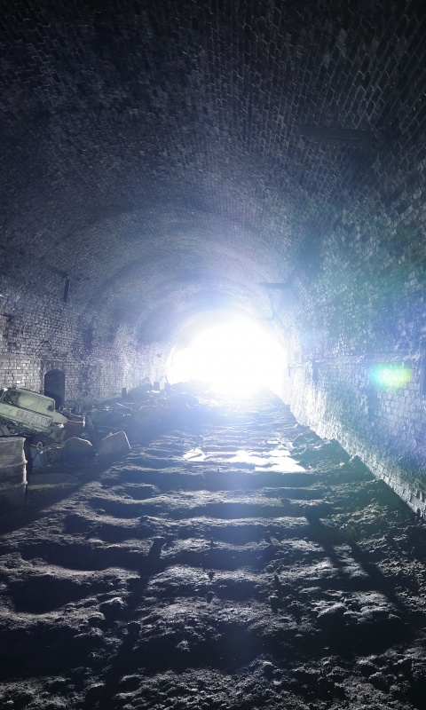 Захламленный тоннель обои