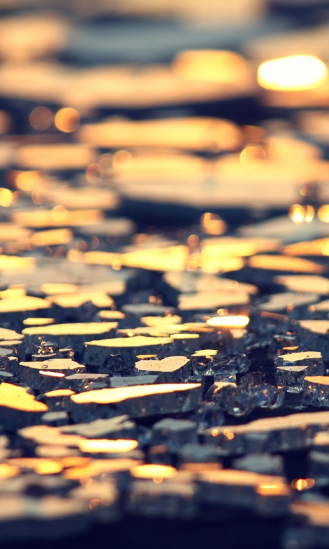 Битое стекло в лучах солнца обои