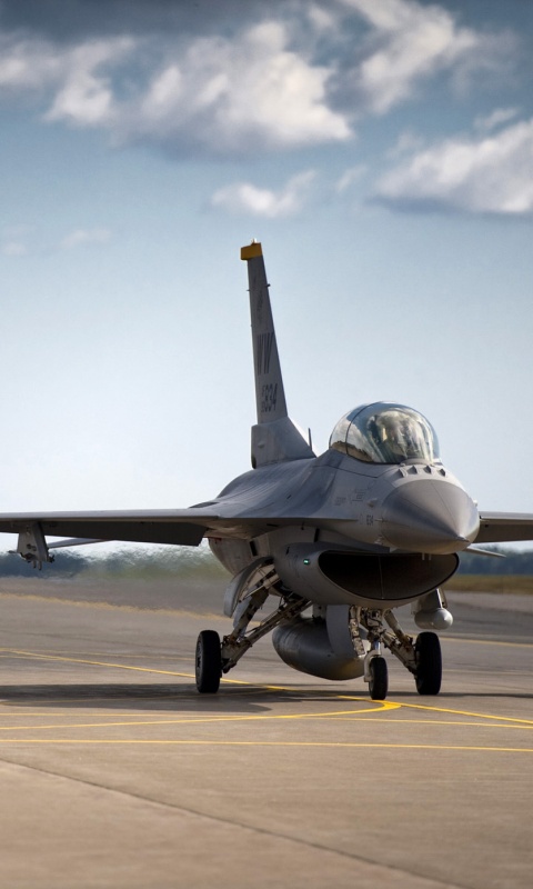 Истребители f16 Falcon на взлетной полосе обои