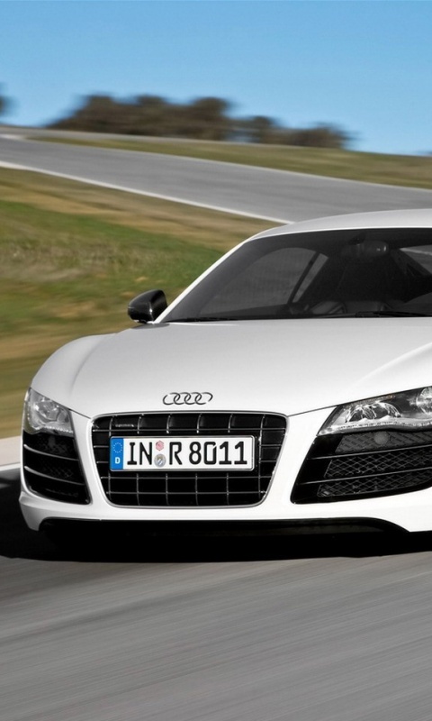 Белый Audi на повороте обои