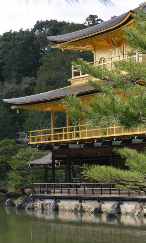 Пагода на берегу озера обои