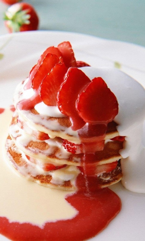 Блинчики с клубникой обои