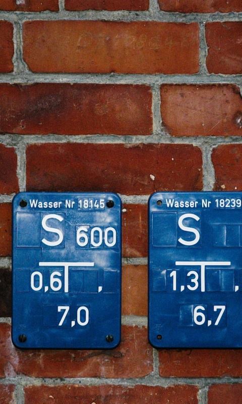 Стена с обозначениями обои