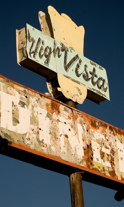 Вывеска заброшенного ресторанчика обои