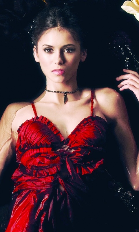 Женщина в красном платье обои