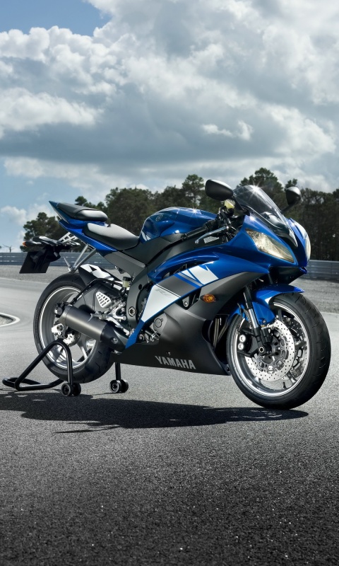 Yamaha R6 на трассе обои