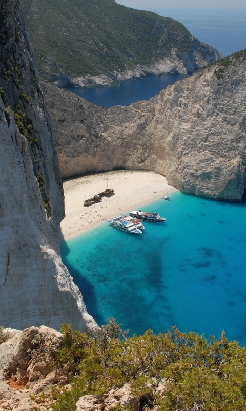 Яхты в бухте обои