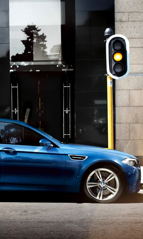 BMW F10 на светофоре обои