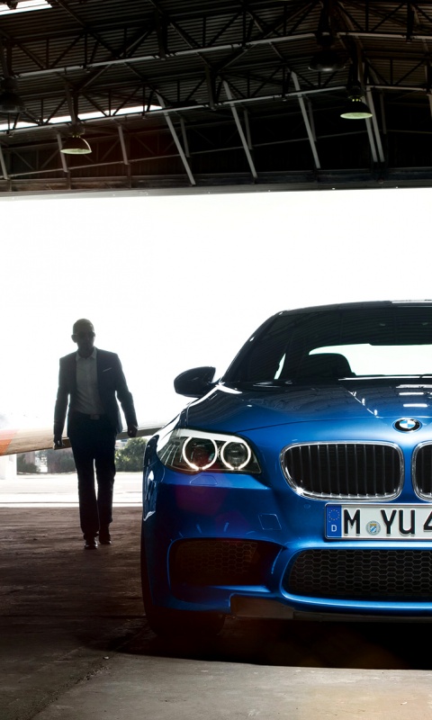 BMW F10 в ангаре обои