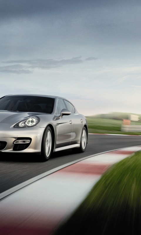 Автомобиль на треке обои