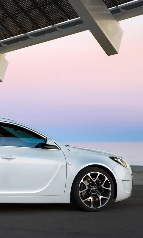 Белый седан под крышей обои