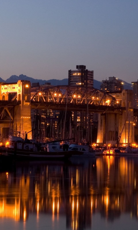 Мост и катера на закате обои