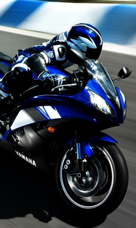 Мотоциклист на трассе обои