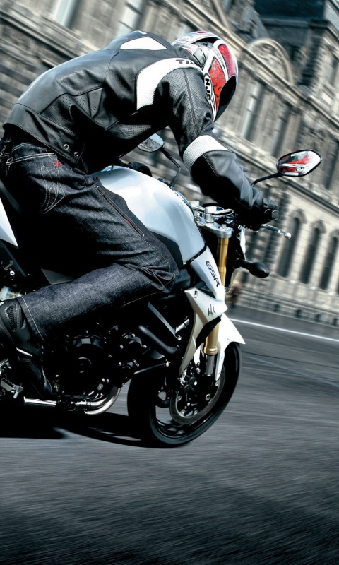 Мотоциклист мчится по городу обои