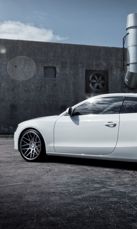 Белый автомобиль обои