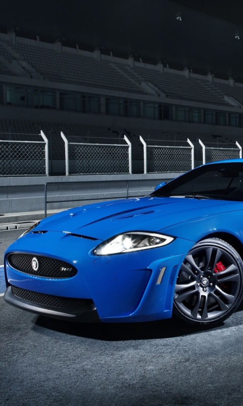 Синий спорткар на гоночном треке обои