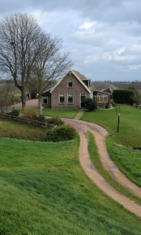 Дом в поле обои