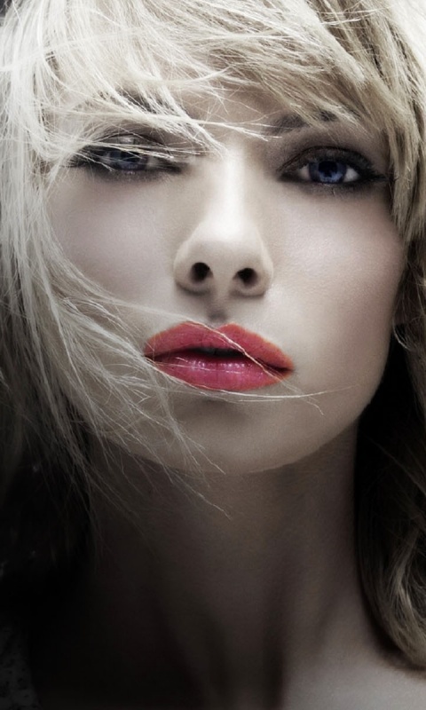 Девушка с красными губами обои