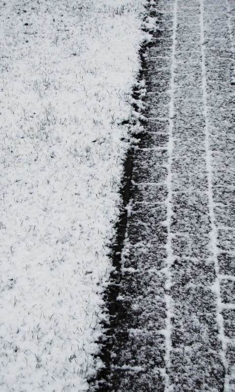 След покрышек в снегу обои