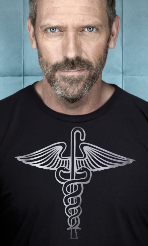 Доктор Хаус в футболке со змеями на трости обои