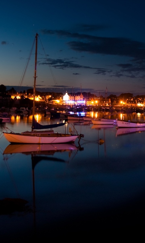 Лодки на вечерней воде обои