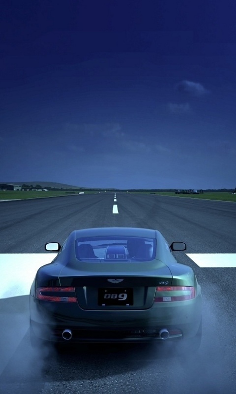 Aston на взлетной полосе обои