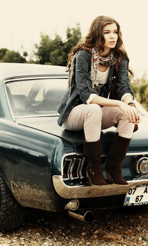 Девушка на мустанге обои