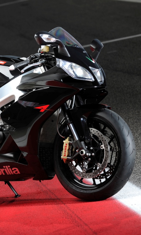 Aprilia на треке обои