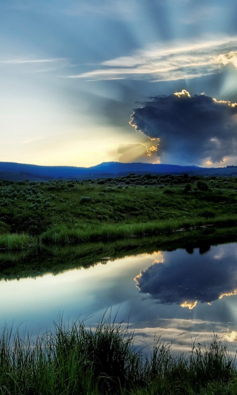 Облако над лугом обои