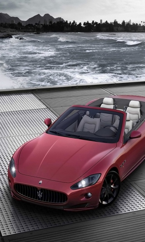 Мазерати на берегу моря обои