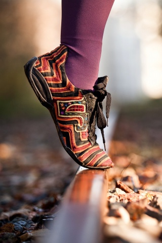 Разноцветные кроссовки обои