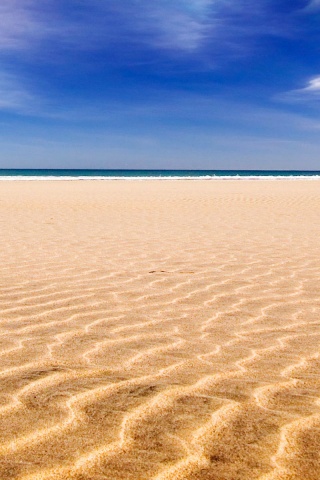 Пустыня на фоне моря обои