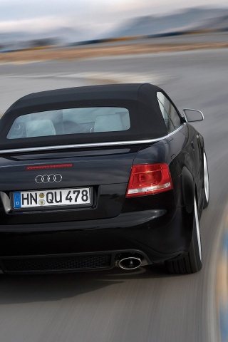 Audi RS 4 с тряпичной крышей обои